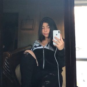 Meet your Posher, Casandra